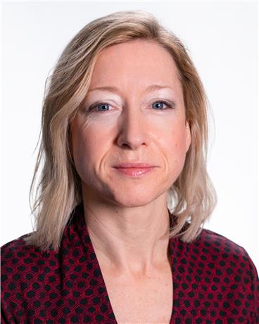 Dr. Caoimhe Nic Fhogartaigh